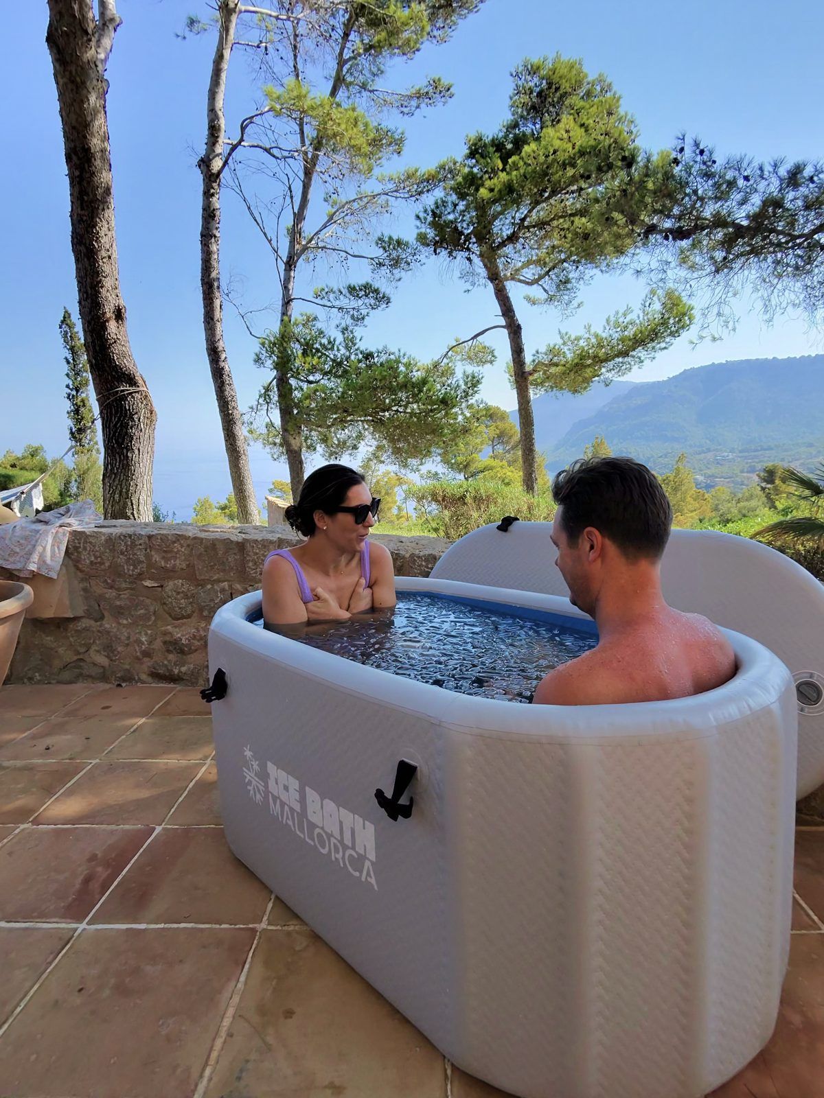 Couple in a guided contrast therapy session in the Tramuntana