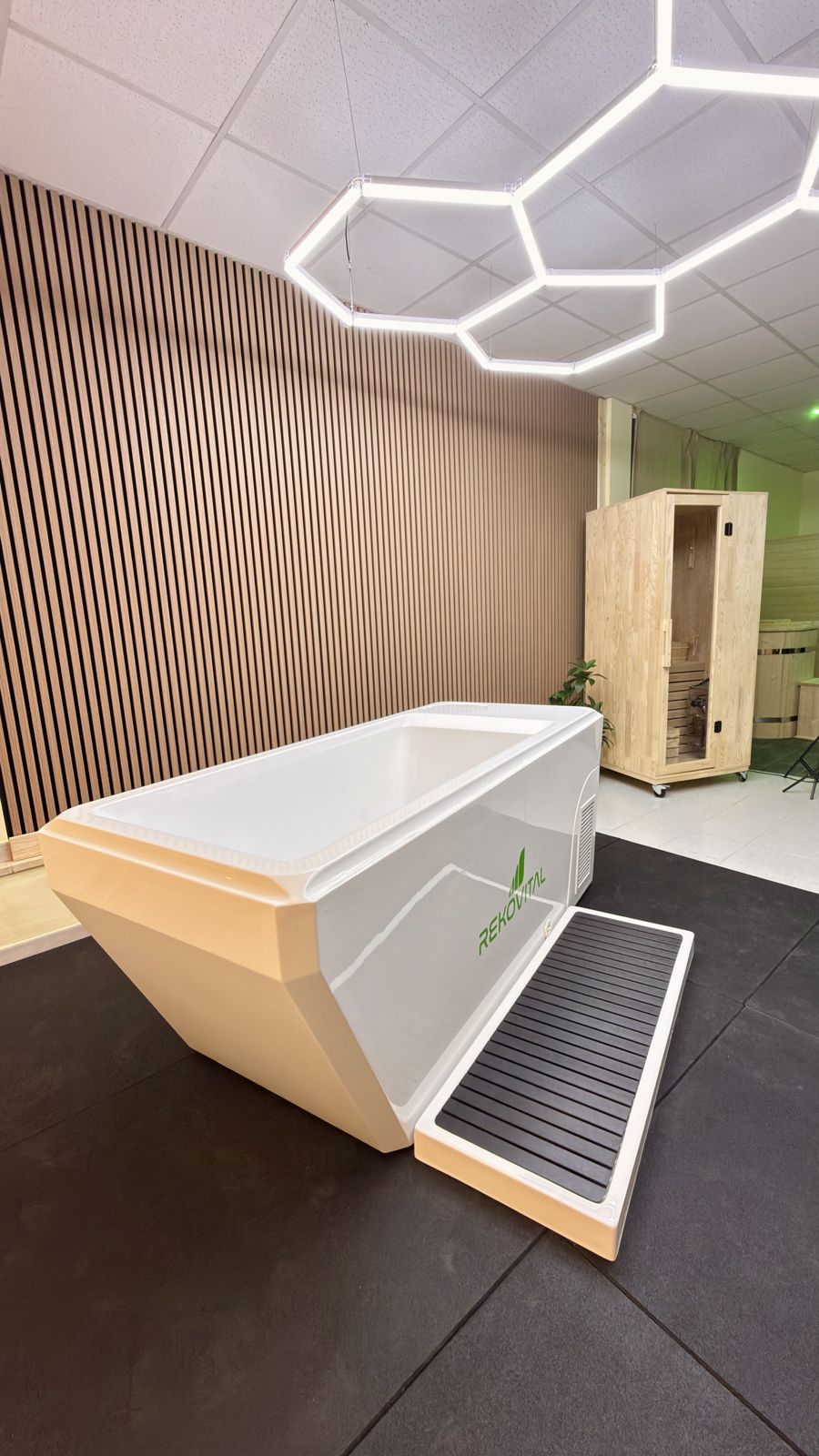 RekoVital acrylic ice bath at the Palma showroom